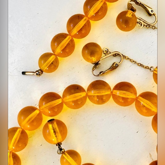🔥 Vintage Golden Lucite bead Necklace set - Picture 7 of 17